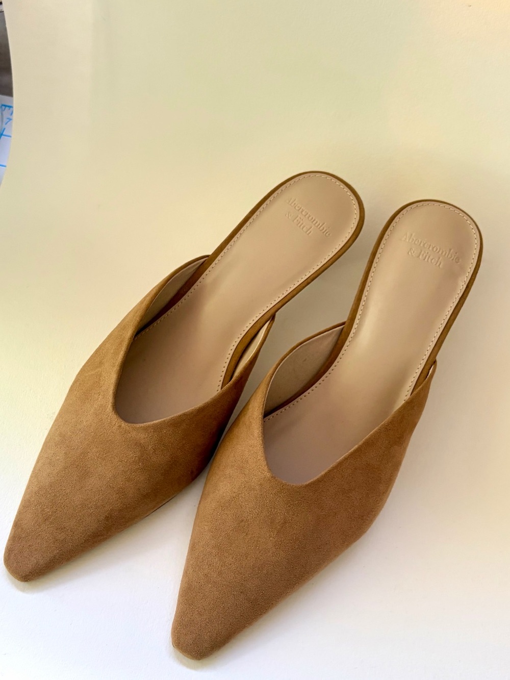 Abercrombie & Fitch Pointed Toe Kitten Heel Mule Sandals light brown